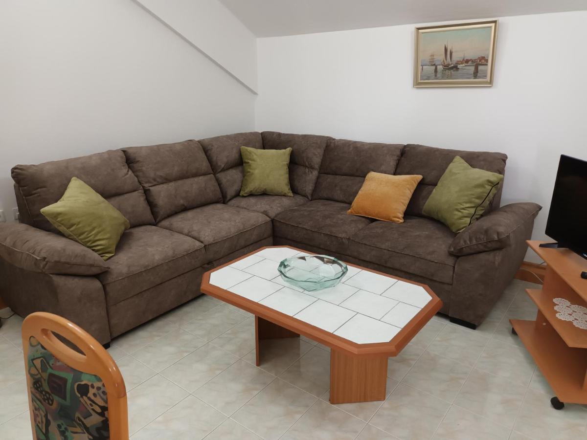 Apartmani Zokic Каштела Екстер'єр фото