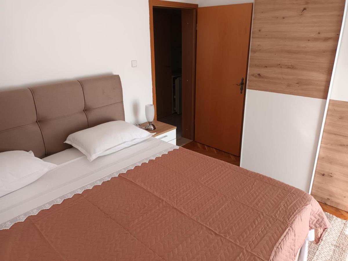 Apartmani Zokic Каштела Екстер'єр фото